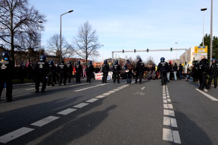 Antifascist protest Dresden 2020-02-15 blockade St. Petersburger Straße 23