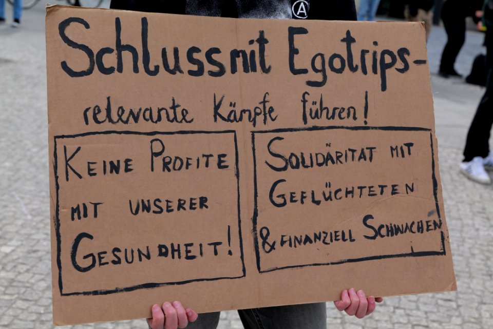 Antifascist protest next to Mauerpark Berlin 2020-05-30 06