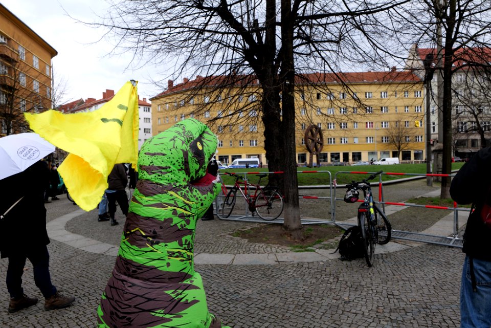 Antifascist protest Berlin Rosa-Luxemburg-Platz 2021-03-28 18