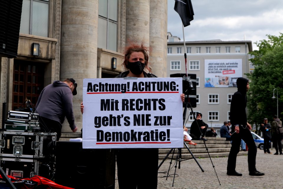 Antifascists on Rosa-Luxemburg-Platz Berlin 2020-05-16 04