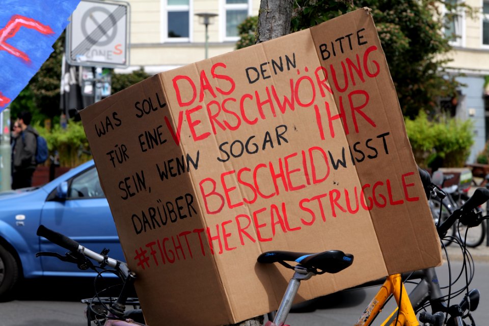 Antifascist protest next to Mauerpark Berlin 2020-05-30 05
