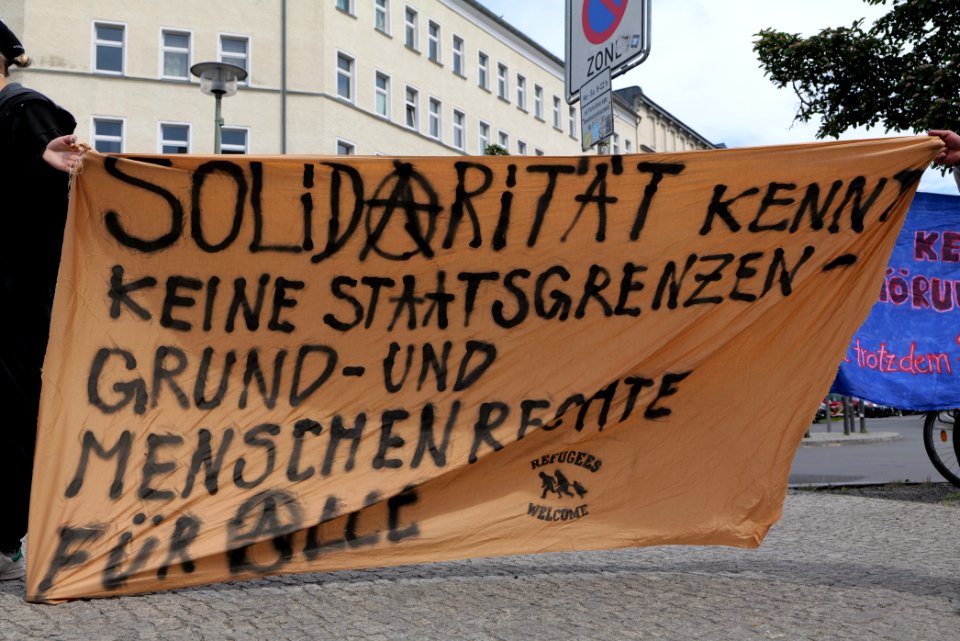 Antifascist protest next to Mauerpark Berlin 2020-05-30 01