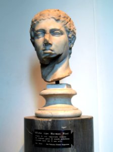 Antiquarium del Palatino, Efebo tipo Hermes Pitti