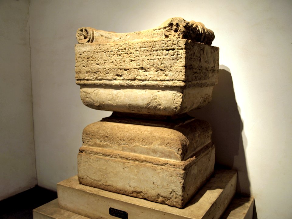 Antiquarium del Palatino, Altare al dio Ignoto pic3
