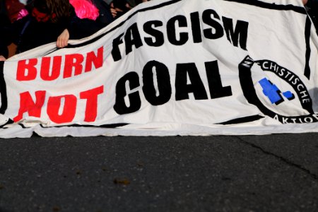 Antifascist protest Dresden 2020-02-15 blockade St. Petersburger Straße 17