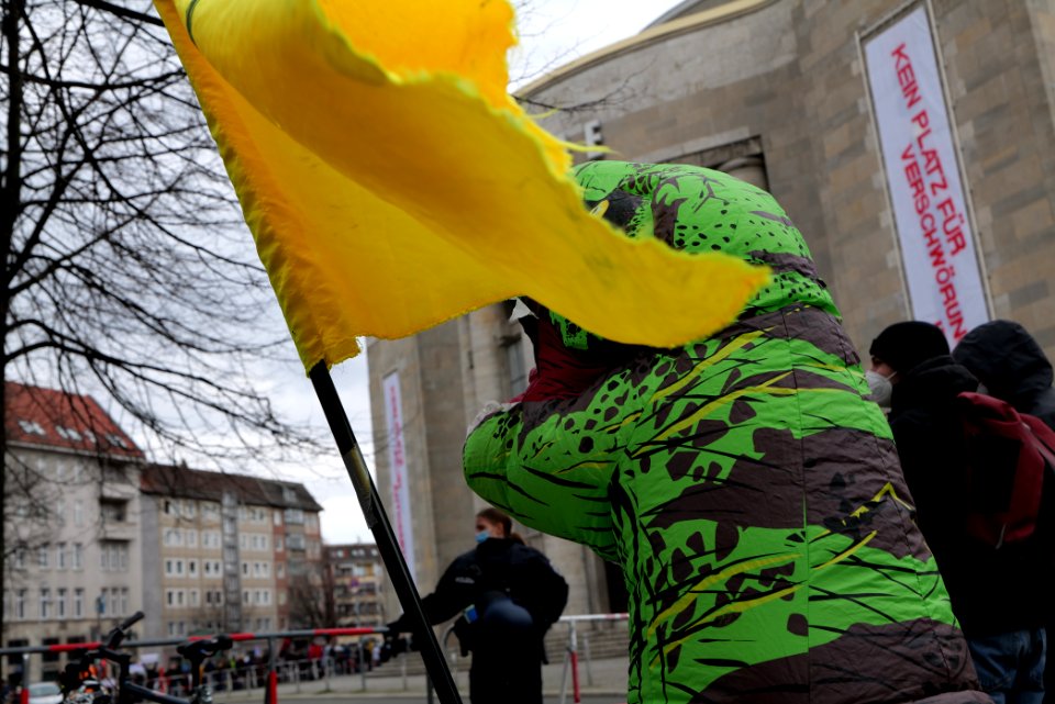 Antifascist protest Berlin Rosa-Luxemburg-Platz 2021-03-28 19