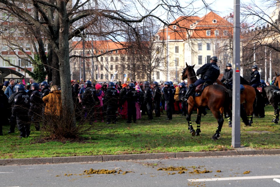 Antifascist protest Dresden 2020-02-15 blockade St. Petersburger Straße 19