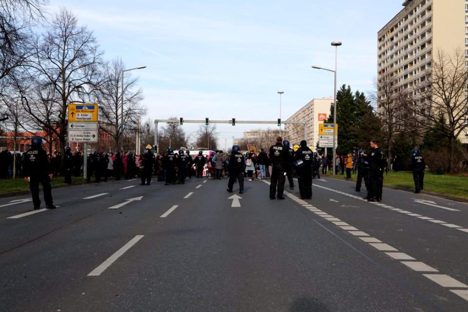Antifascist protest Dresden 2020-02-15 blockade St. Petersburger Straße 24