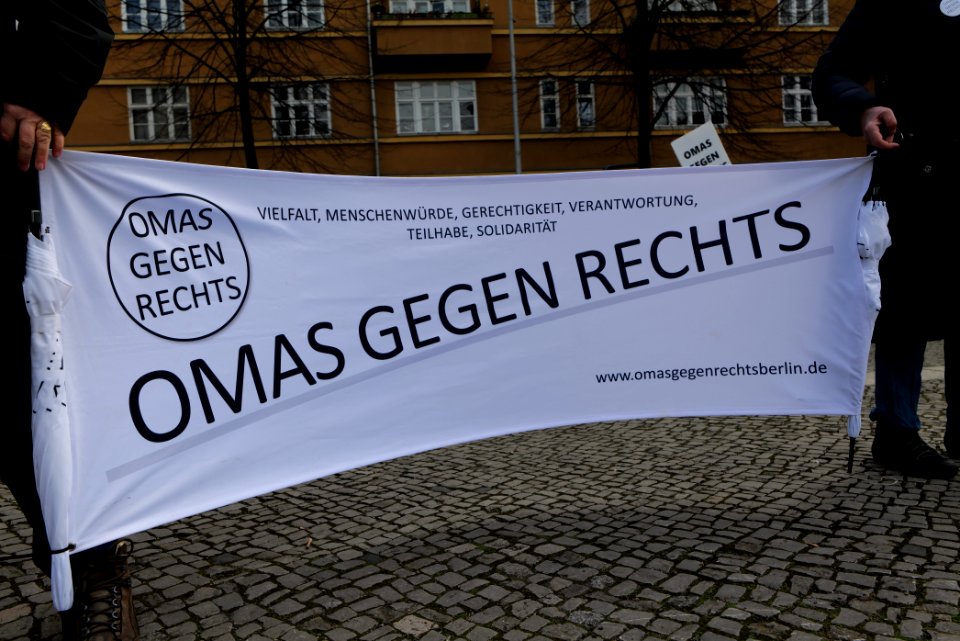 Antifascist protest Berlin Rosa-Luxemburg-Platz 2021-03-28 08