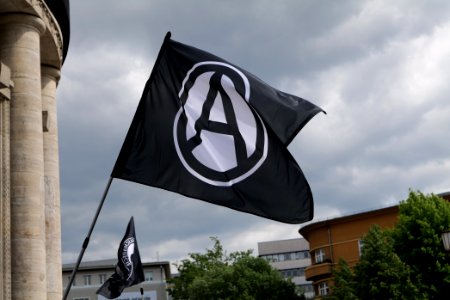 Antifascists on Rosa-Luxemburg-Platz Berlin 2020-05-16 05