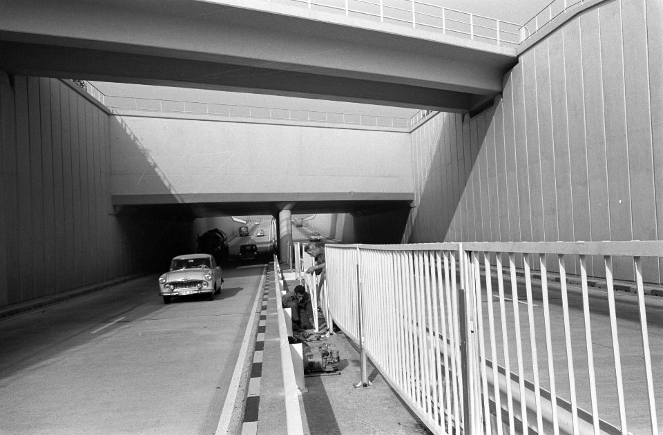 Anti-verblinding op autosnelweg 4A, Haarlemmermeer-Ypenburg, Bestanddeelnr 914-3897