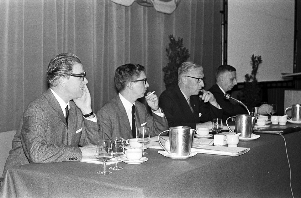 ANWB recreatiedag in Hilton te Rotterdam, het bestuur ach de tafel, Bestanddeelnr 917-1366