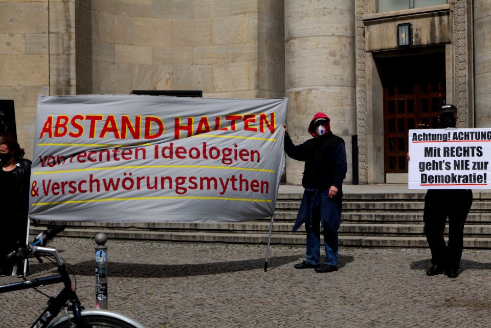 Antifascists on Rosa-Luxemburg-Platz Berlin 2020-05-16 11
