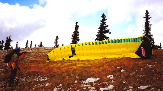 Apco Starlite 26 paraglider launch inflating cells by pulling up top risers