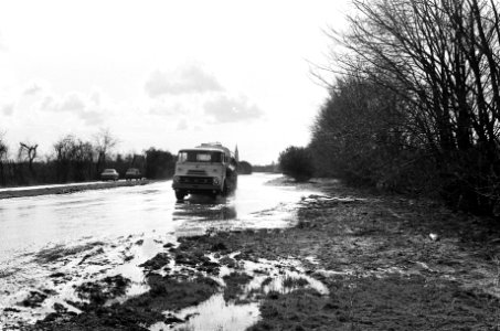 Anti-slipcursus voor tankautochauffeurs op KNAC-slipschool Ypenburg tankwagen i, Bestanddeelnr 927-8096