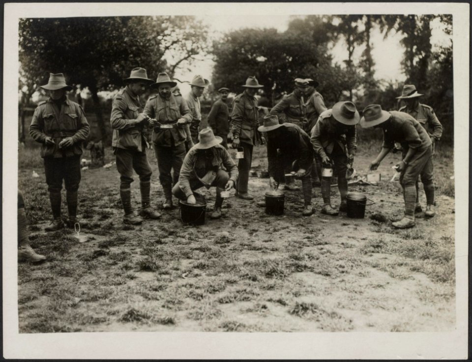ANZACs at diner, Bestanddeelnr 158-2331