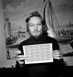 Anti-Natopostzegel van PSP in Nieuwspoort gepresenteerd Bram van de Lek met ant, Bestanddeelnr 927-1925