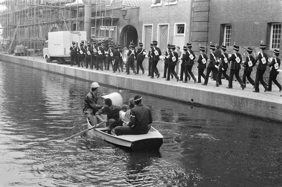 Anti-militaristische demonstranten verstoren opening Koninklijk Nederlands Leger, Bestanddeelnr 933-6748