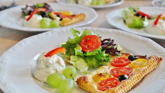 Mixed salad puff pastry tomatoes