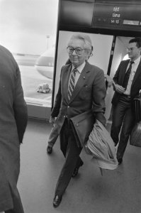 Antilliaanse delegatie arriveert op Schiphol Antilliaans kabinetsformateur Wath, Bestanddeelnr 933-0652