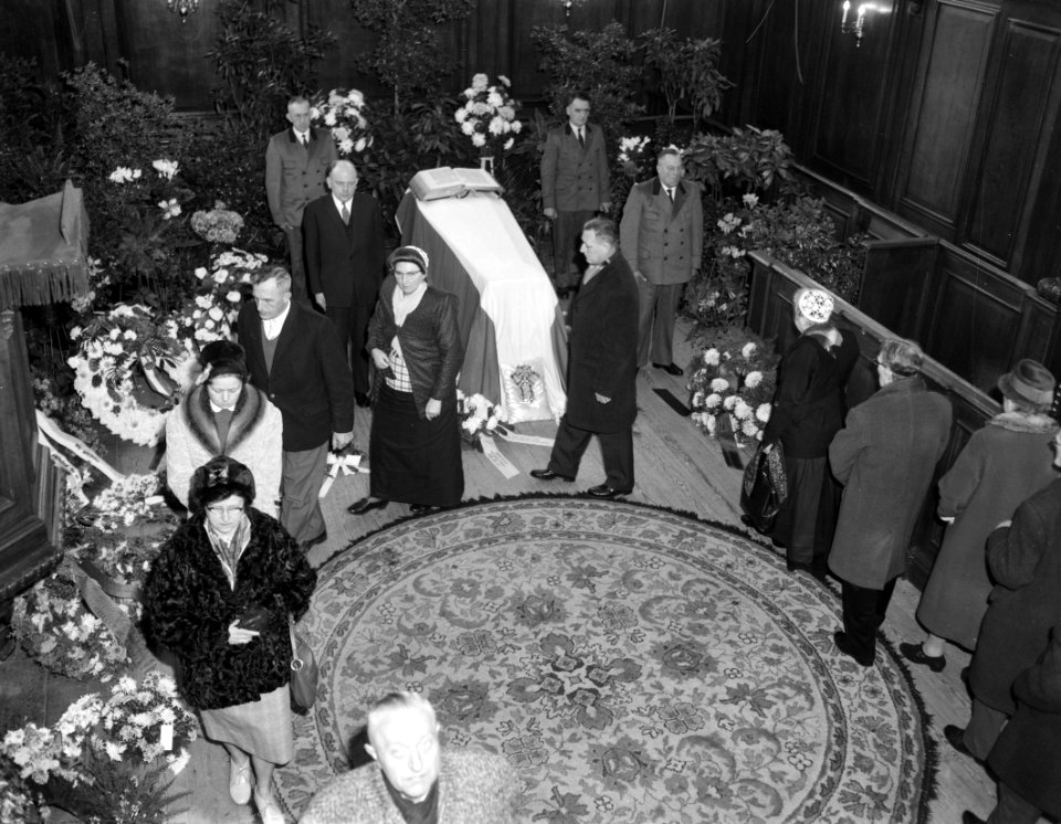 Apeldoorn, interieur kapel van paleis Het Loo personeelsleden van het paleis ho, Bestanddeelnr 914-5651