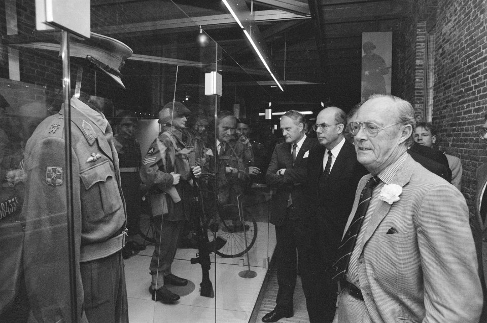 Anti-militaristische demonstranten verstoren opening Koninklijk Nederlands Leger, Bestanddeelnr 933-6750