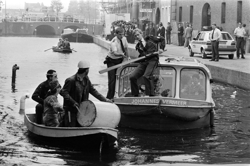 Anti-militaristische demonstranten verstoren opening Koninklijk Nederlands Leger, Bestanddeelnr 933-6746