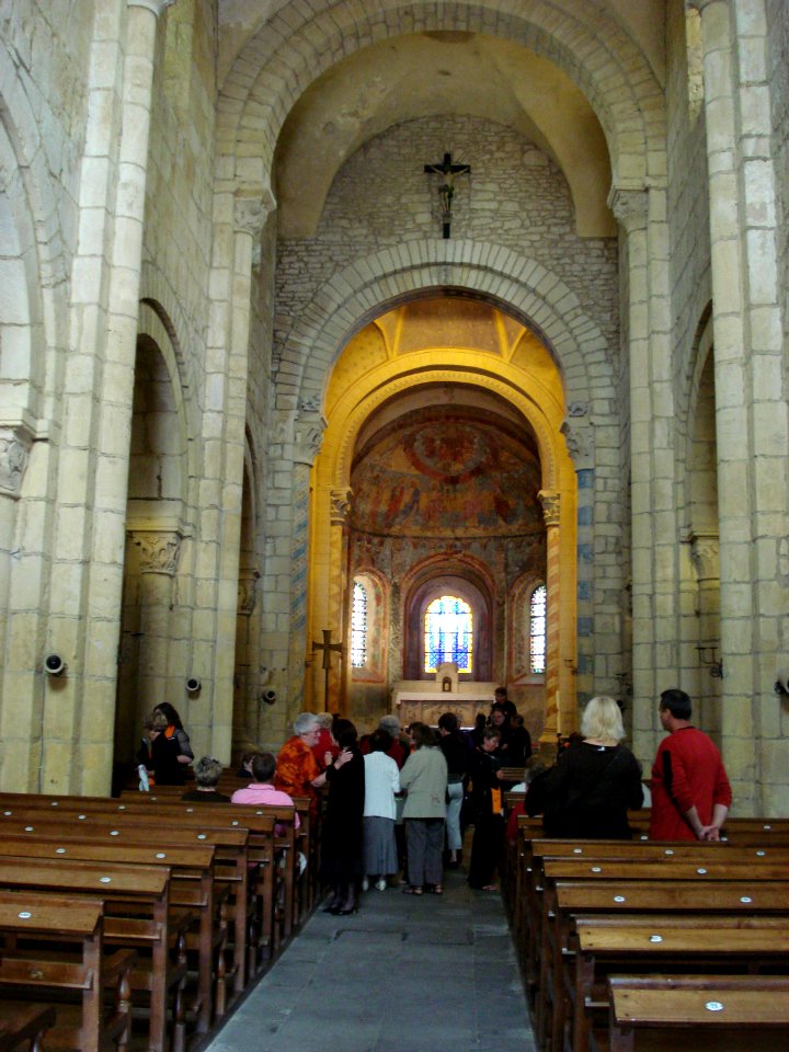 Anzy-le-Duc, église intérieur