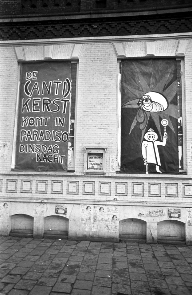 Anti-Kerst in Paradiso affiche bij ingang, Bestanddeelnr 921-9676