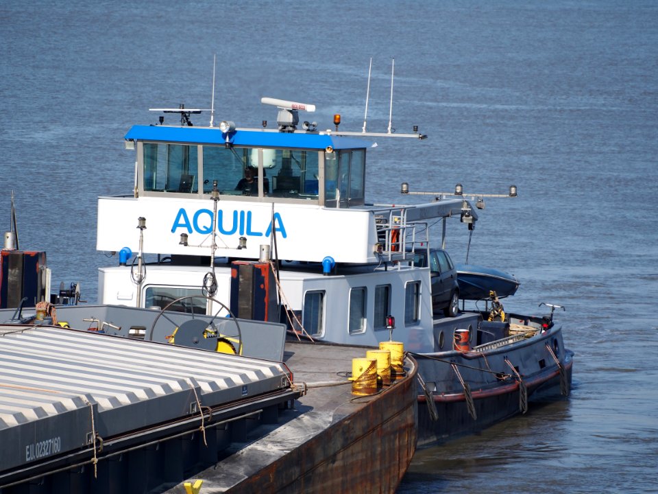 Aquila - ENI 02309873 accessing Zandvlietsluis, Port of Antwerp, pic1