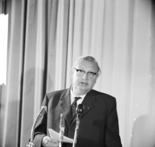 ANWB-prijs 1962 voor Anton van Duinkerken ( Willem Asselberg ), Bestanddeelnr 914-0281