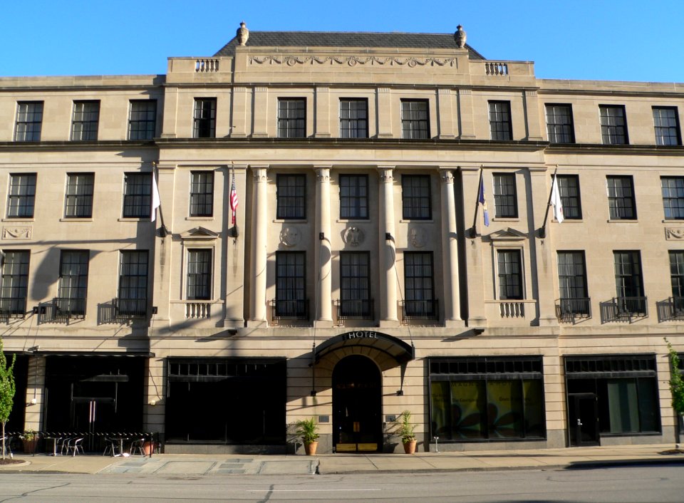 Aquila Court (Omaha) N center 1