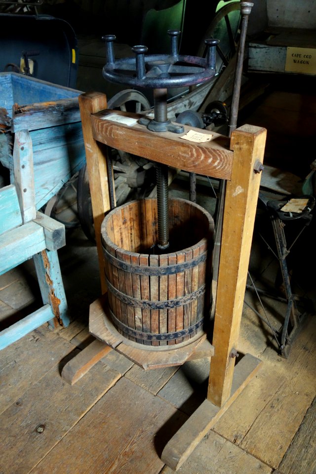 Apple cider press - Hadley Farm Museum - DSC07621