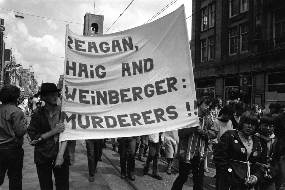Anti-Reagandemonstratie in Amsterdam diversen, Bestanddeelnr 932-2079