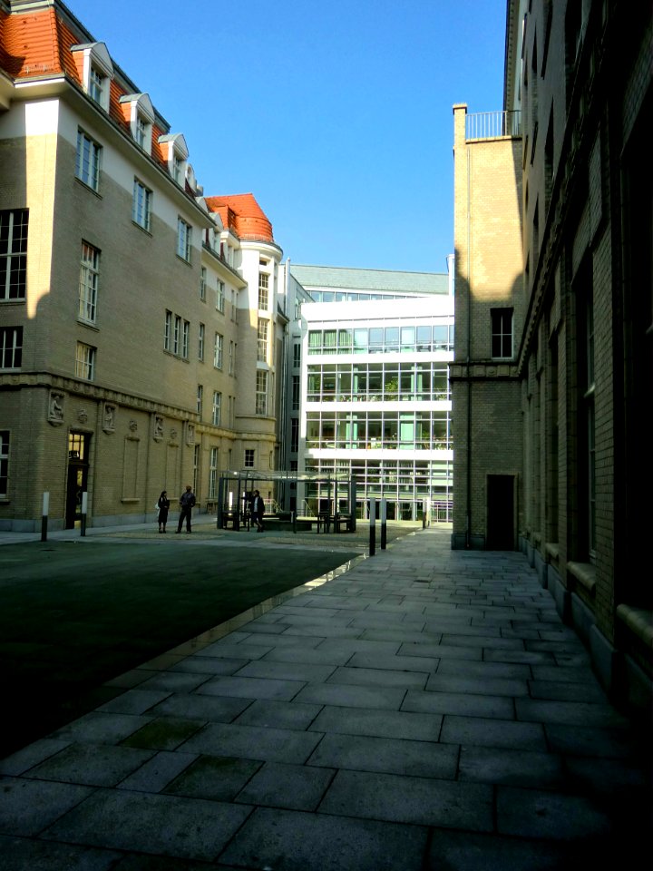 AOK Verwaltungsgebäude, Dresden-Innenhof n Nord