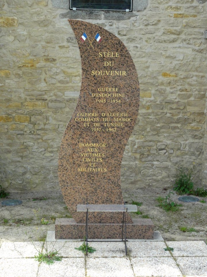 Arçonnay (Sarthe) Stèle du Souvenir