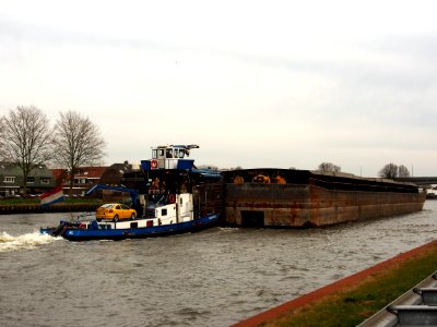 Aquarius, ENI 02104793, pushing Floris, ENI 02316091 & Vertrans 1 picB
