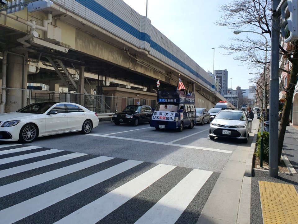 Anti-pacifism gaisensha with USA flags