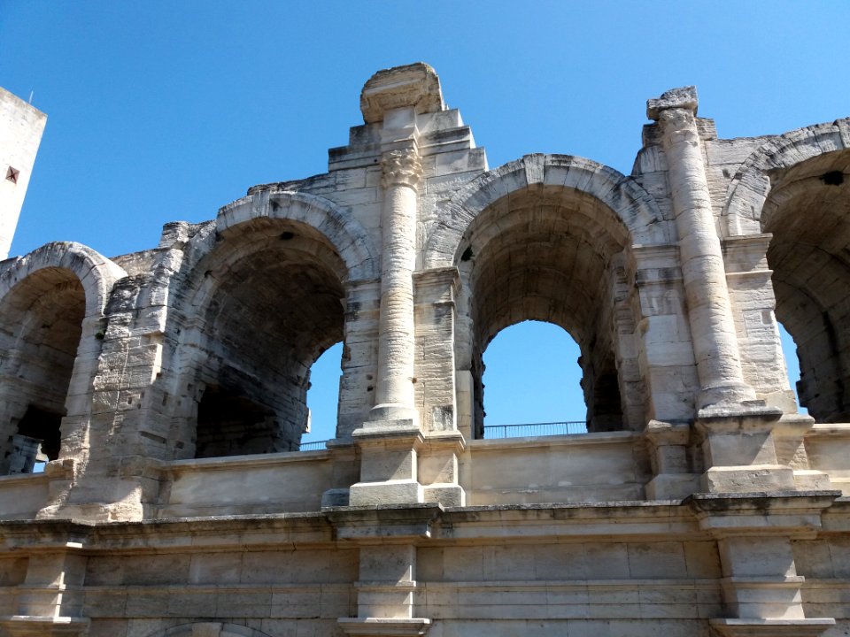 Arènes d'Arles - Arches vues de l'extérieur (1)