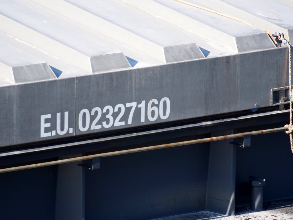 Aquila 3 - ENI 02327160 accessing Zandvlietsluis, Port of Antwerp, pic3