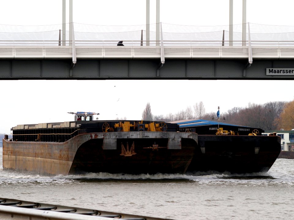 Aquarius, ENI 02104793, pushing Floris, ENI 02316091 & Vertrans 1, pic3