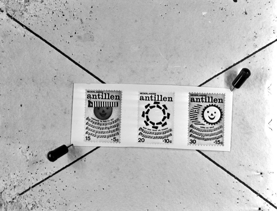 Antilliaanse kinderpostzegels met symbolische voorstelling van kinderliedjes, Bestanddeelnr 927-4738