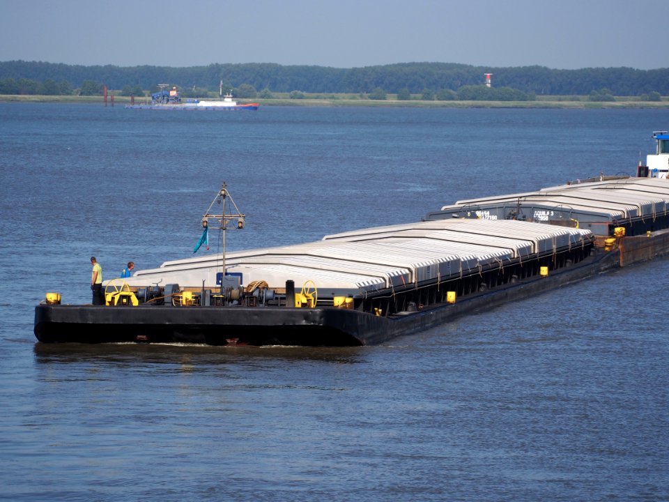 Aquila 2 - ENI 02327601 accessing Zandvlietsluis, Port of Antwerp, pic1
