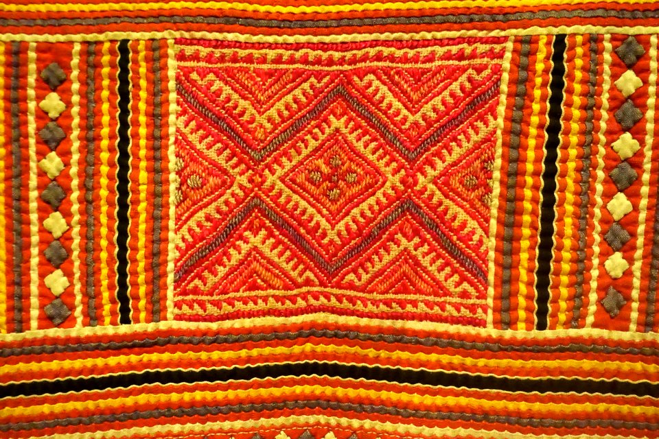 Apron, Hmong, Lai Chau, 1991, view 2 - Vietnamese Women's Museum - Hanoi, Vietnam - DSC03779