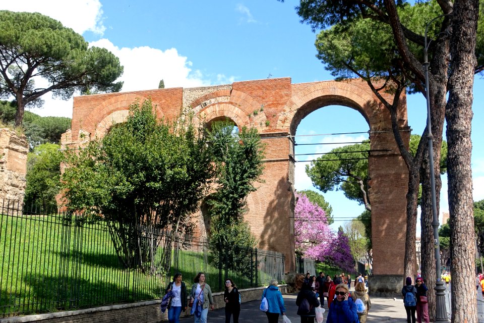 Aqua Claudia (Aqua Neroniana) - Via di San Gregorio - Rome, Italy - DSC01361