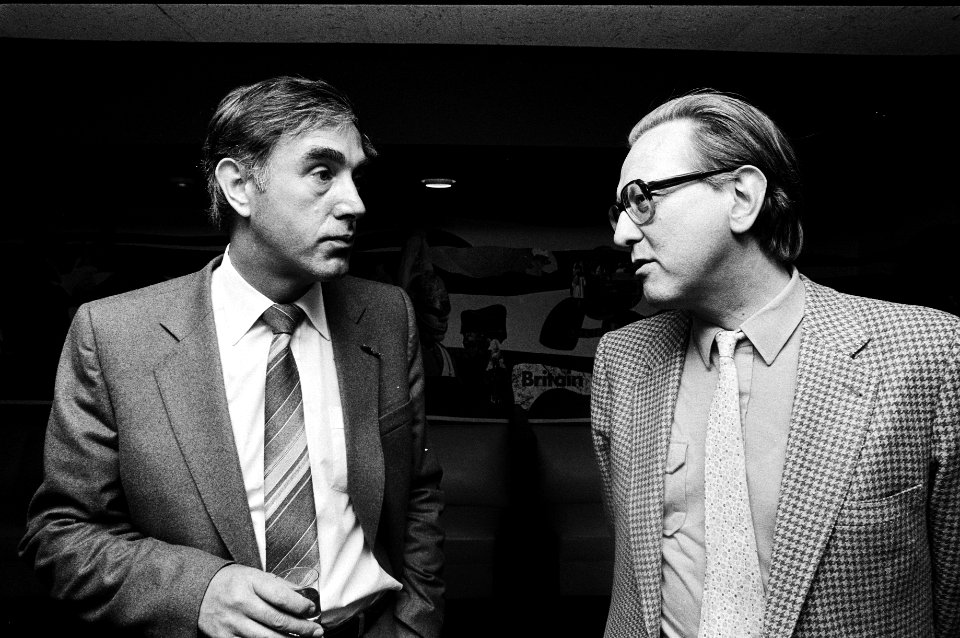 AR partijraad (laatste) in Utrecht, opdracht AR voorzitter Hans de Boer (links), Bestanddeelnr 930-8682