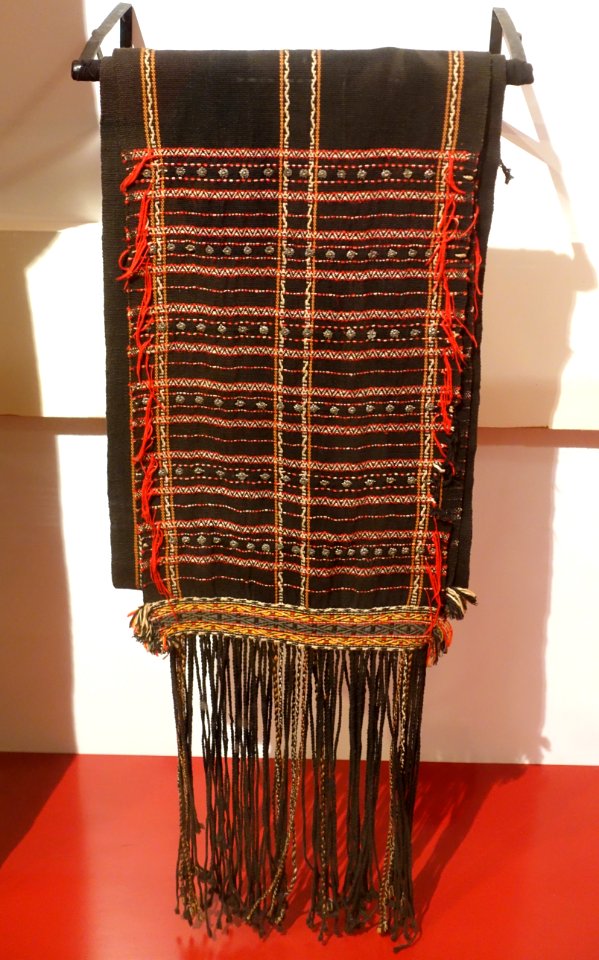 Apron-belt worn by the groom K'Men, Bao Lam, Lam Dong, 1986, cotton - Vietnamese Women's Museum - Hanoi, Vietnam - DSC04407