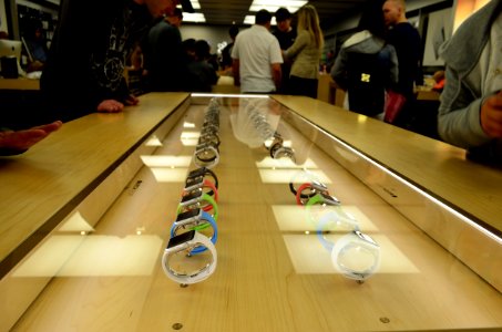 AppleWatchAppleStore2 photo