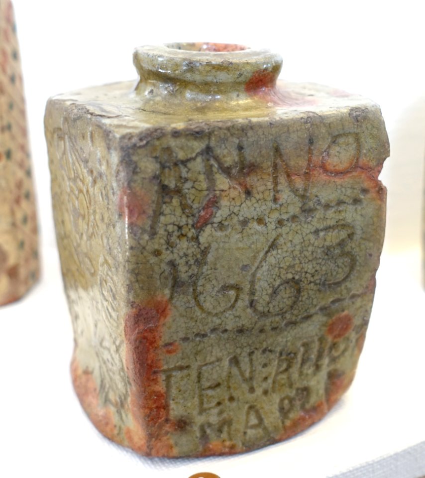 Aquavit bottle inscribed ANNO 1663 TEN ANDRA MARSI, Visingsborg castle ruins, Visingso, Smaland, ceramic - Nordiska museet - Stockholm, Sweden - DSC00030