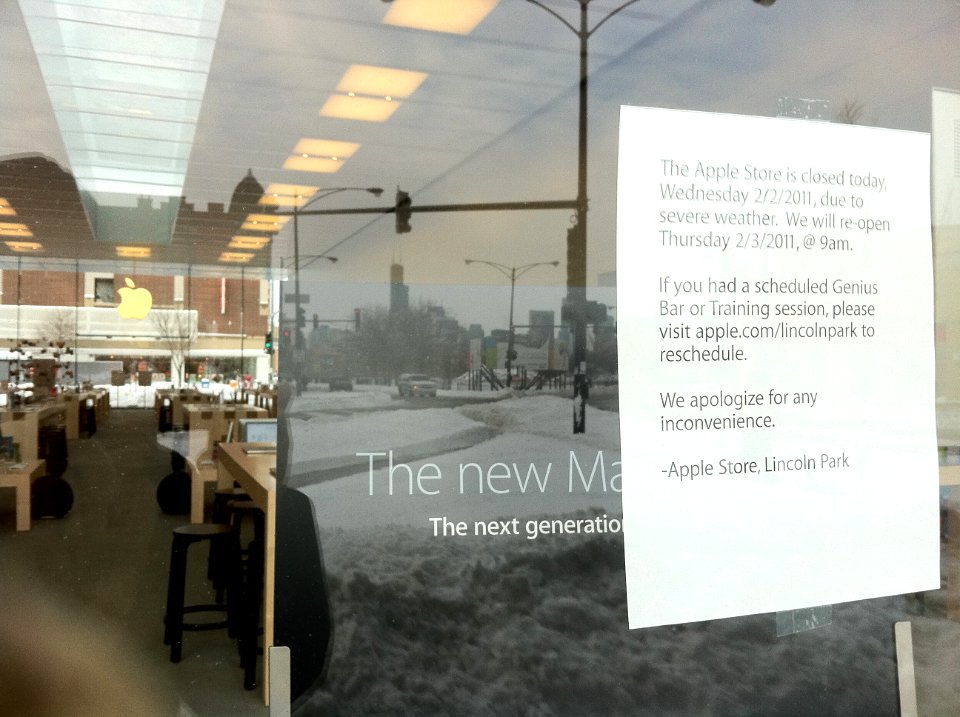 Apple Store Closed during Storm Feb 2 2011